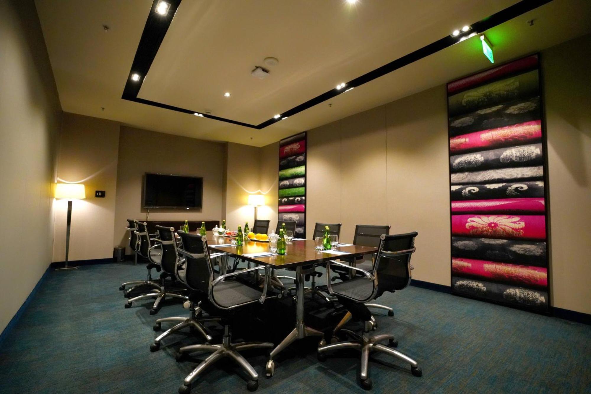 Отель Fairfield By Marriott Bengaluru Rajajinagar Экстерьер фото